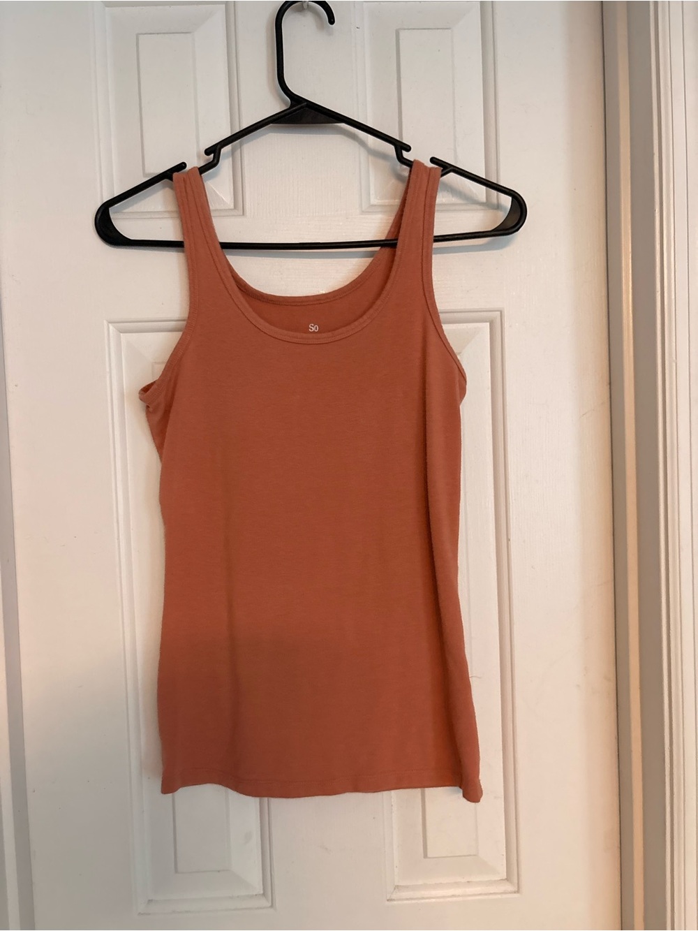 SO Women's Scoop Neck Tank Top in Rust